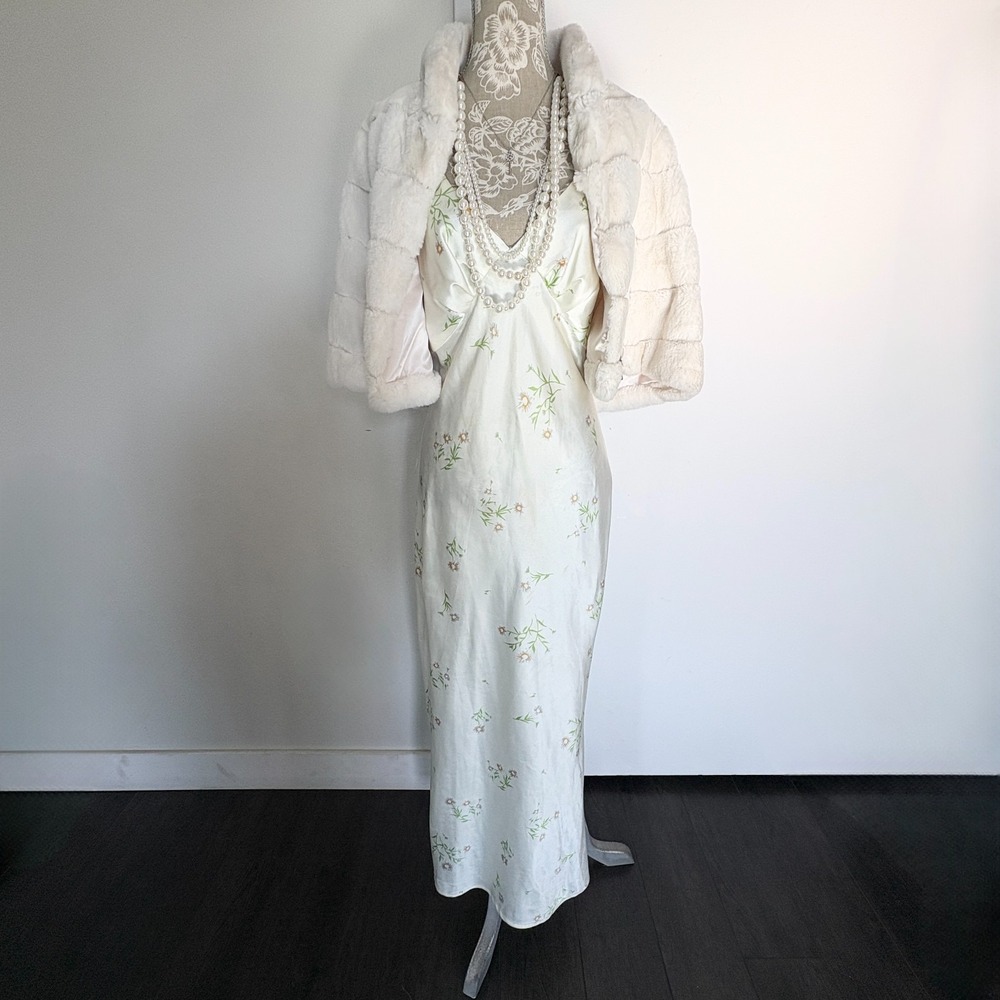 Betsey Johnson Womens Small White Faux Fur Cape Jacket Zip - Picture 10 of 10